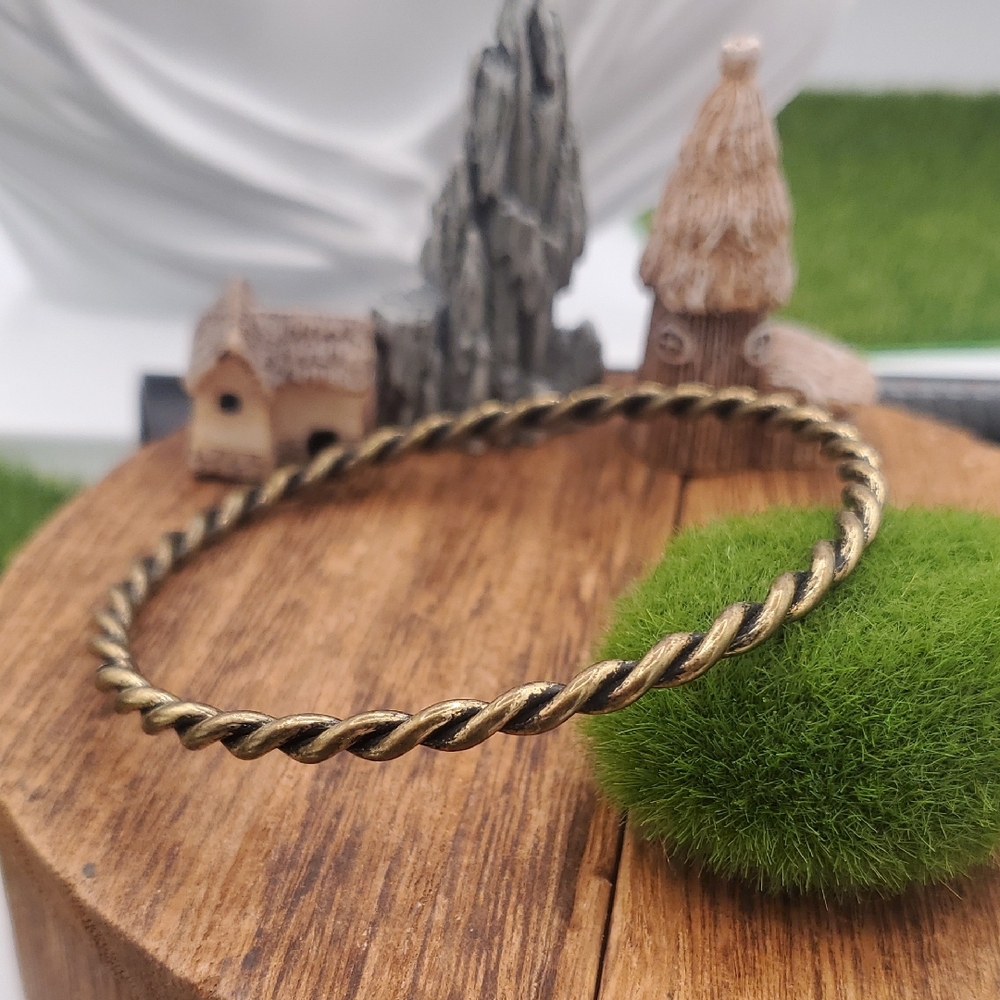 Twisted Gold-Tone Bangle Bracelet B3335